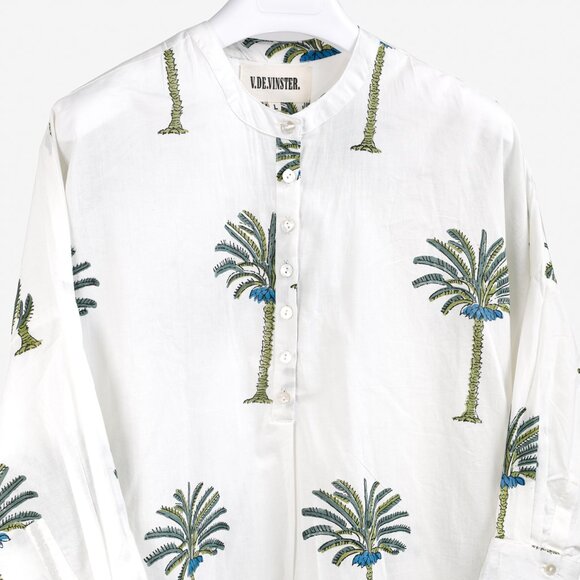 V de Vinster White & Green Oversized Palm Tree Print Tunic - Picture 4 of 12